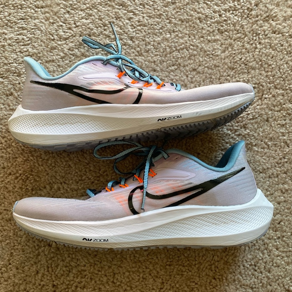 Nike Women's White Multi-Color Running Sneakers - Picture 8 of 10